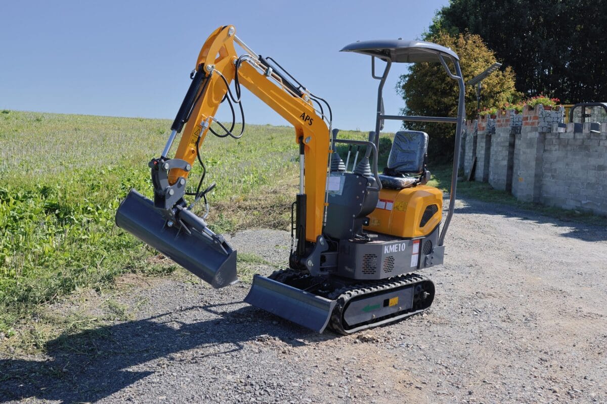 Mini-pelle APS KME10 à bras pivotant – Image 1