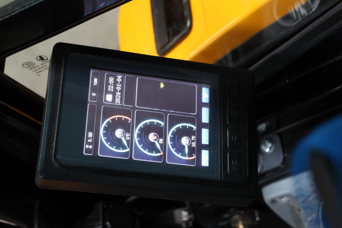 Mini Pelle APS KMZ 28 avec bras de torsion – Image 3