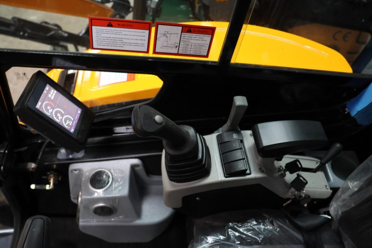 Mini Pelle APS KMZ 28 avec bras de torsion – Image 4