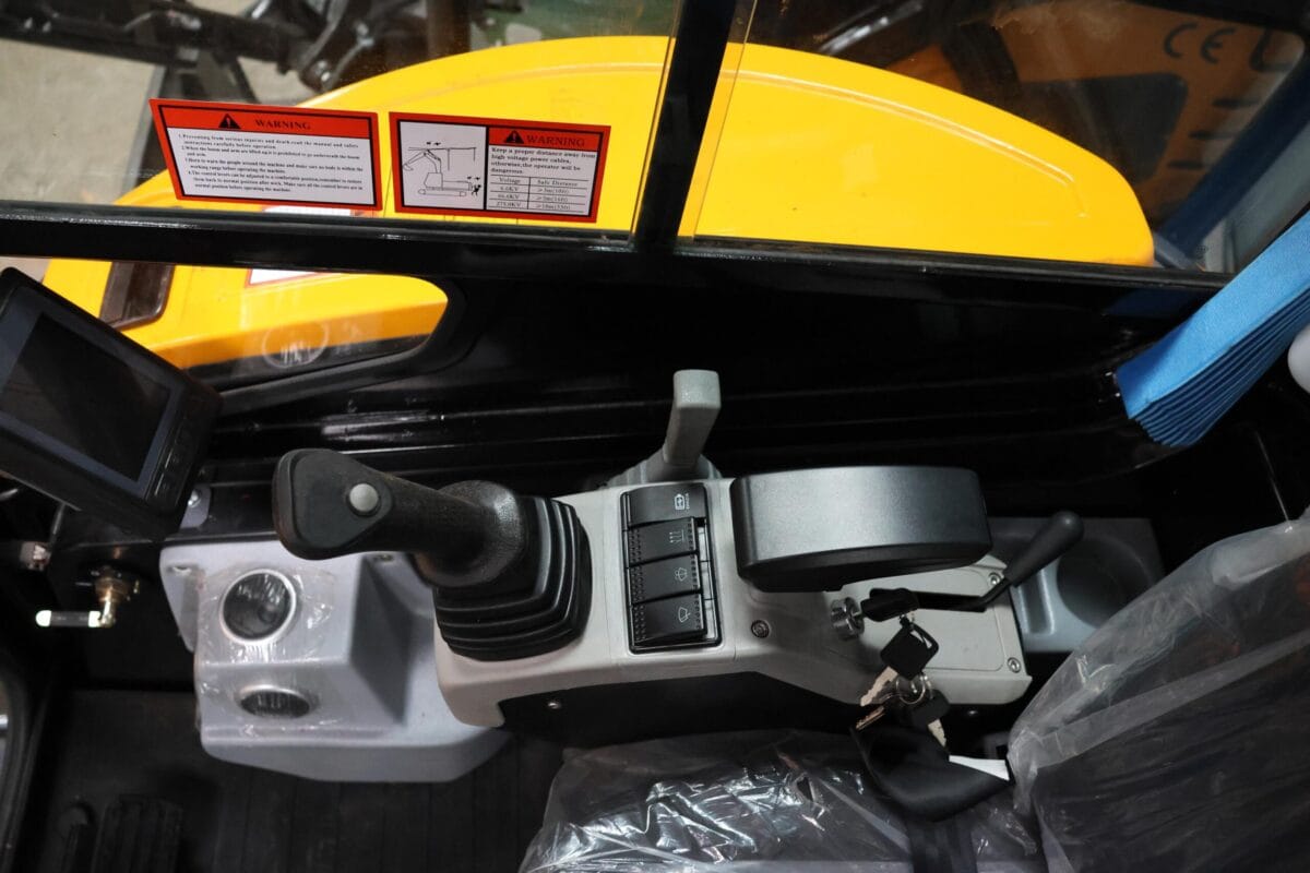 Mini Pelle APS KMZ 28 avec bras de torsion – Image 7