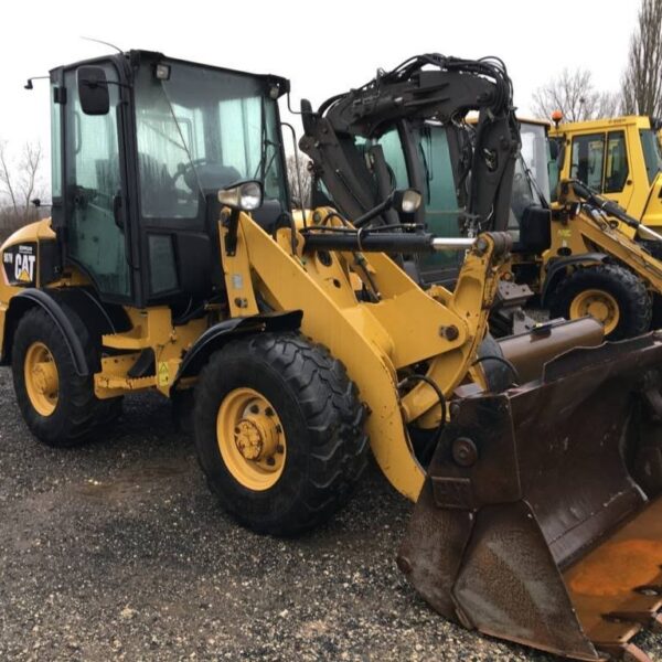 Chargeuse compacte Caterpillar 907H – 2008