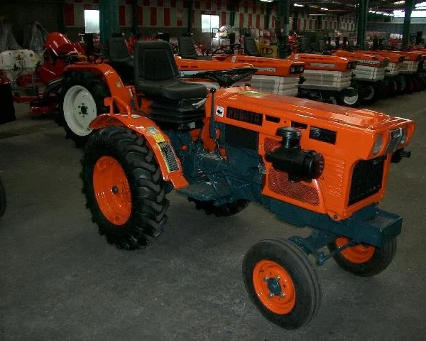 Kubota B7001