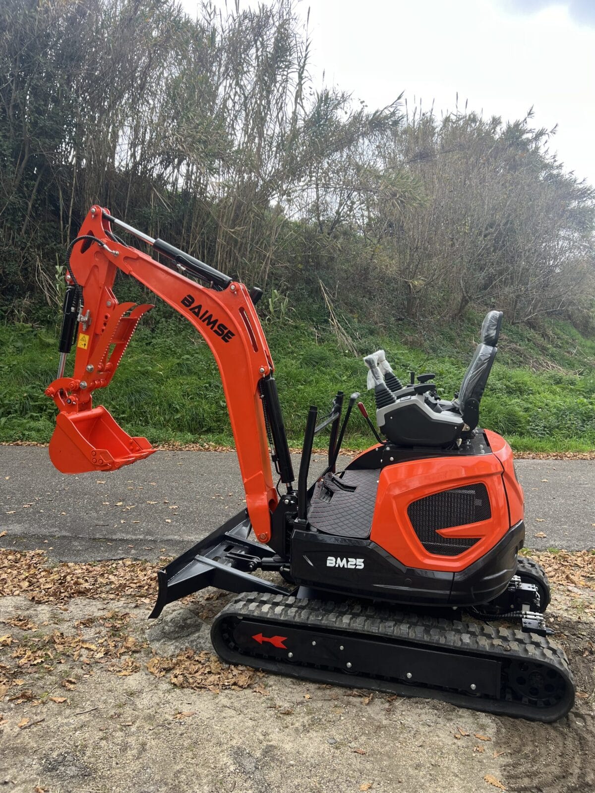 Mini Pelle Rotative Baimse 2500 kg, Moteur 3 Cylindres Kubota D1105 | Émeraude-Pelle – Image 2
