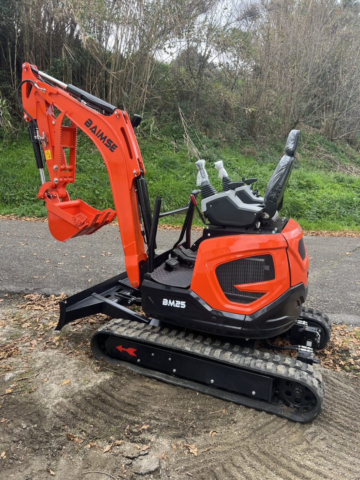 Mini Pelle Rotative Baimse 2500 kg, Moteur 3 Cylindres Kubota D1105 | Émeraude-Pelle – Image 1