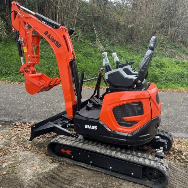 Mini Pelle Rotative Baimse 2500 kg, Moteur 3 Cylindres Kubota D1105 | Émeraude-Pelle