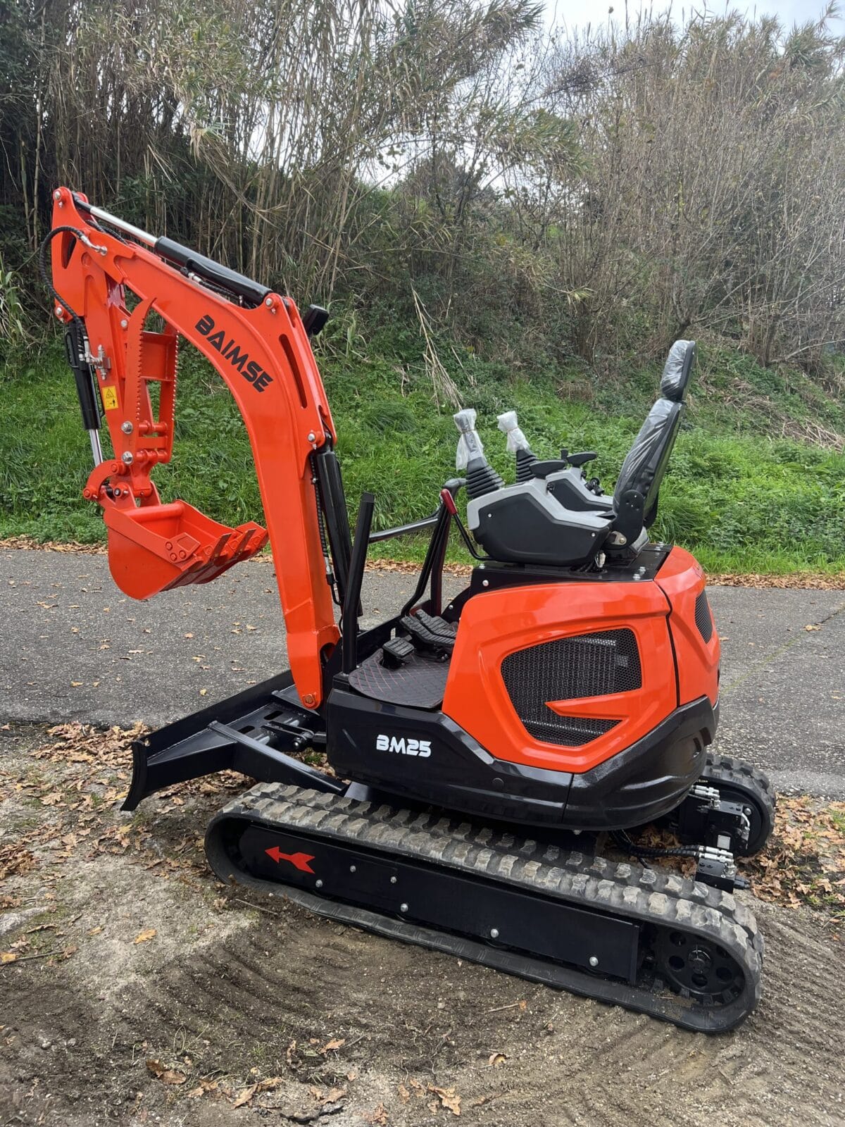 Mini Pelle Rotative Baimse 2500 kg, Moteur 3 Cylindres Kubota D1105 | Émeraude-Pelle – Image 6