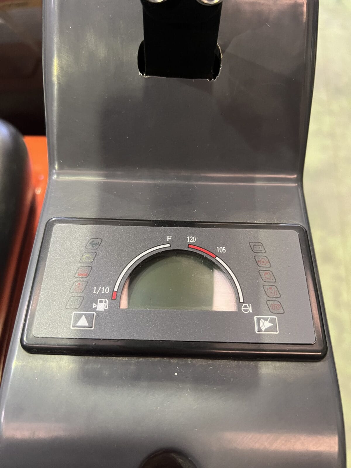 Mini Excavatrice 1200 kg Moteur Kubota 3 Cylindres avec Chenilles Rétractables de 74 cm – Image 4