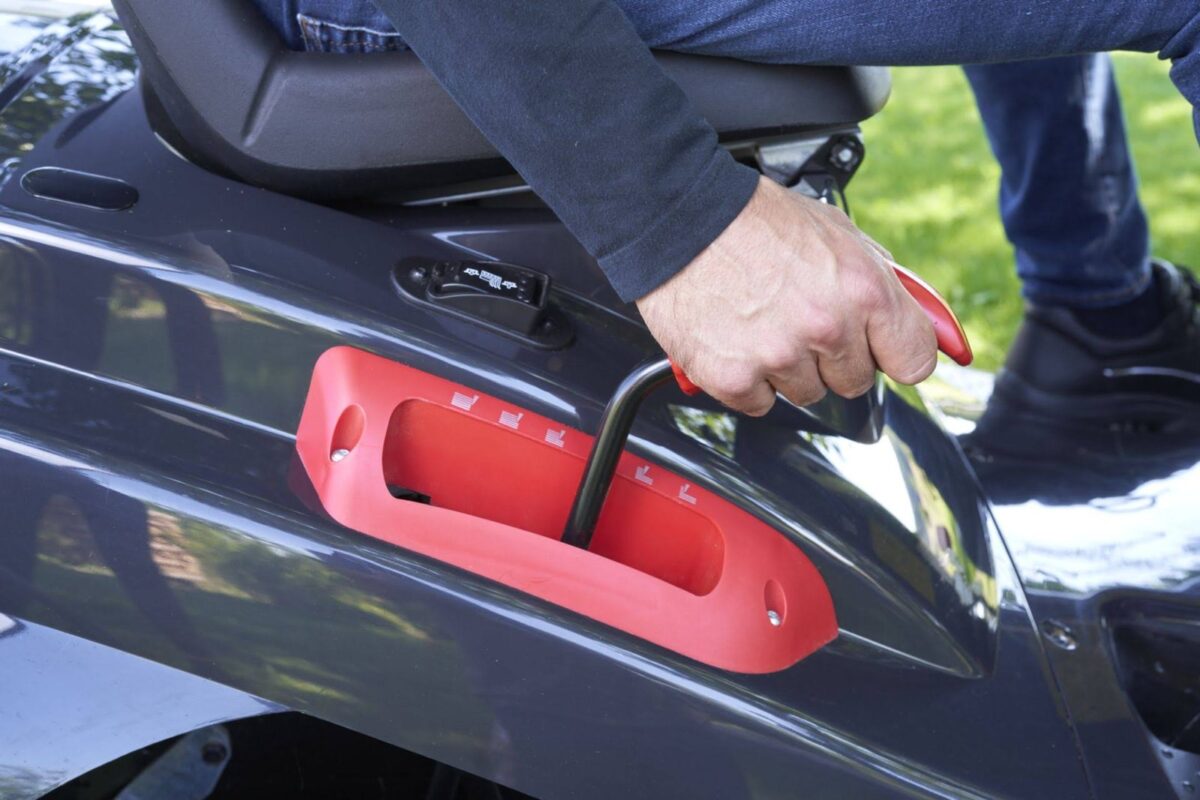 Tracteur de pelouse à essence AL-KO Comfort 18-111.4 HDS-A V2 – Image 4