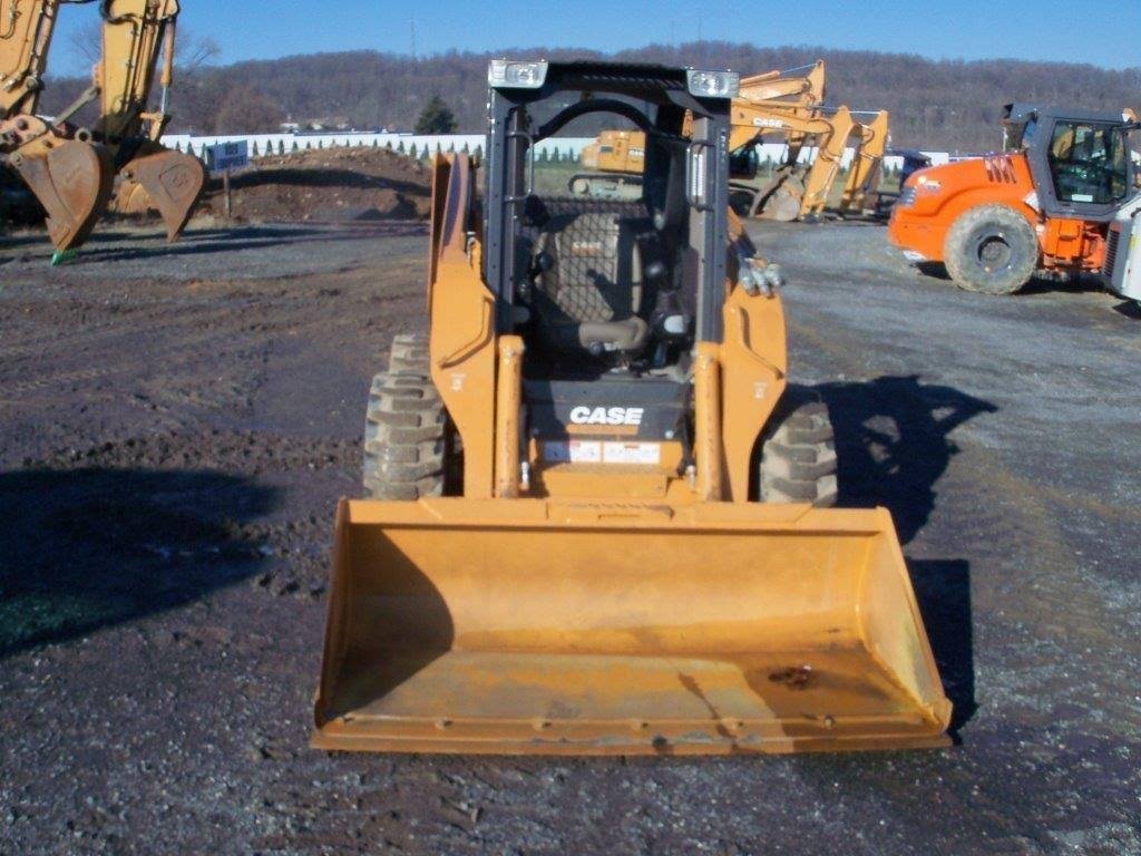 c1-12-1.jpeg Chargeuse compacte Case SR200 – 2011 – Image 1