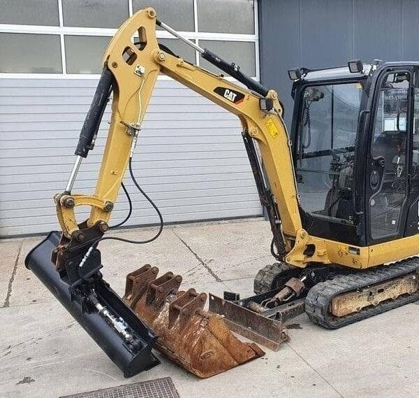 Caterpillar 302.2D, (2013), 2 468 heures, 2.1T + 3 Godets – occasion