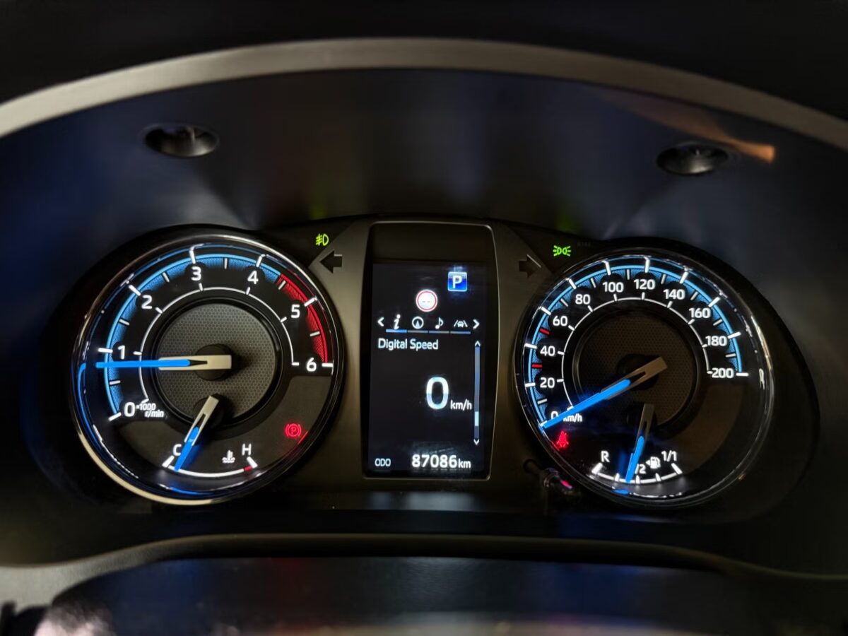 Toyota Hilux 2.8 204 ch D-CAB – Image 29