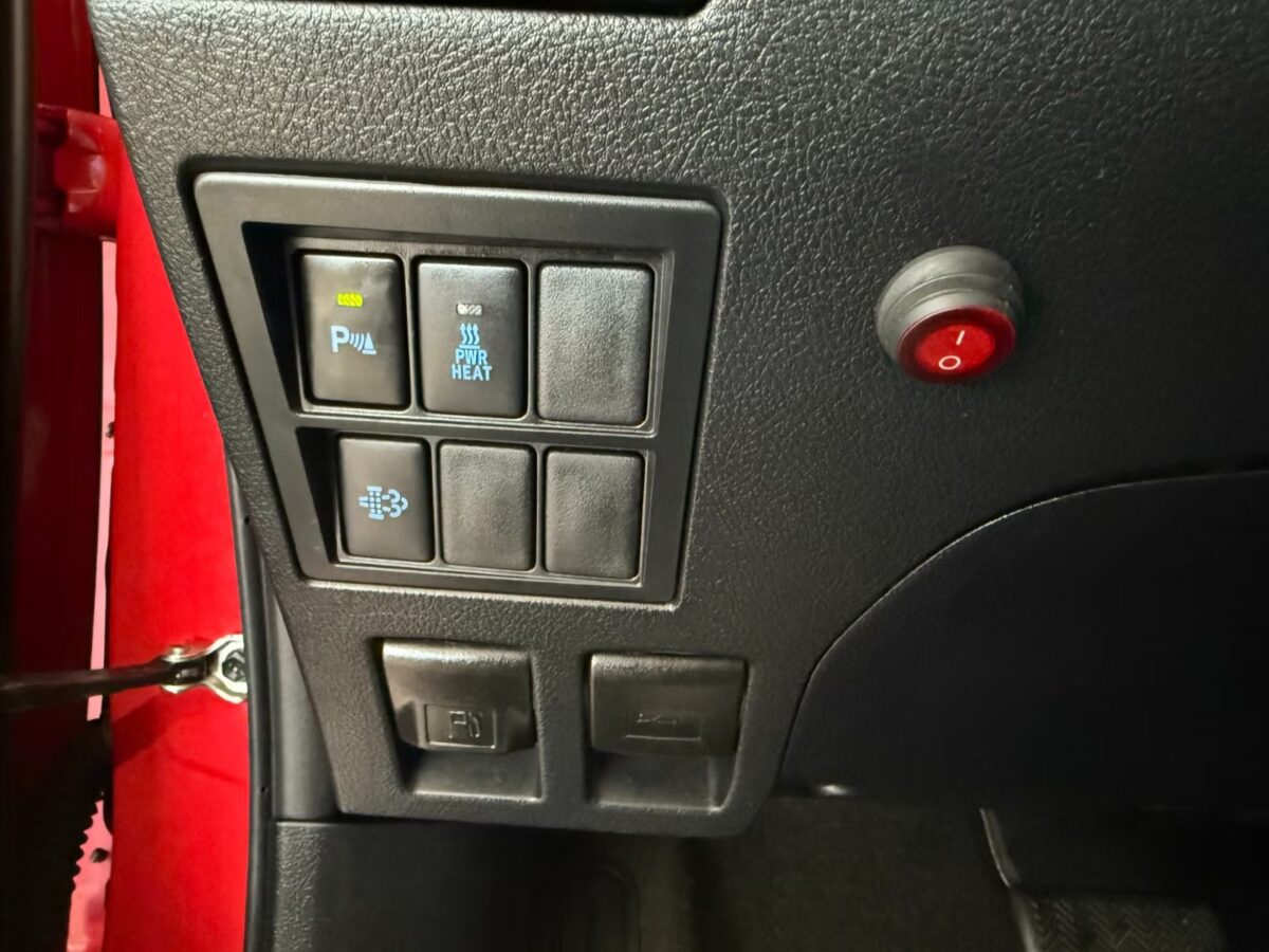 Toyota Hilux 2.8 204 ch D-CAB – Image 21