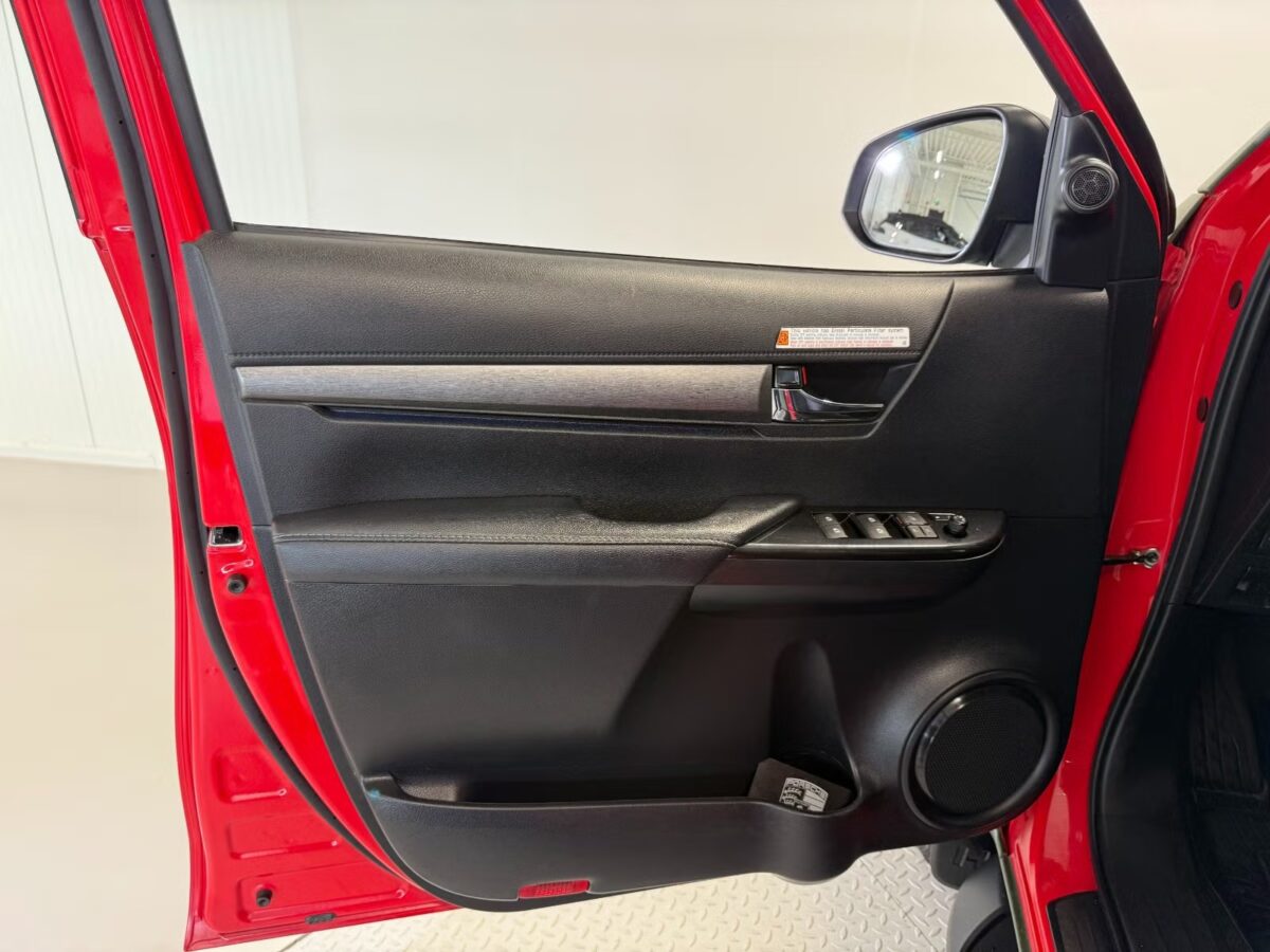 Toyota Hilux 2.8 204 ch D-CAB – Image 17