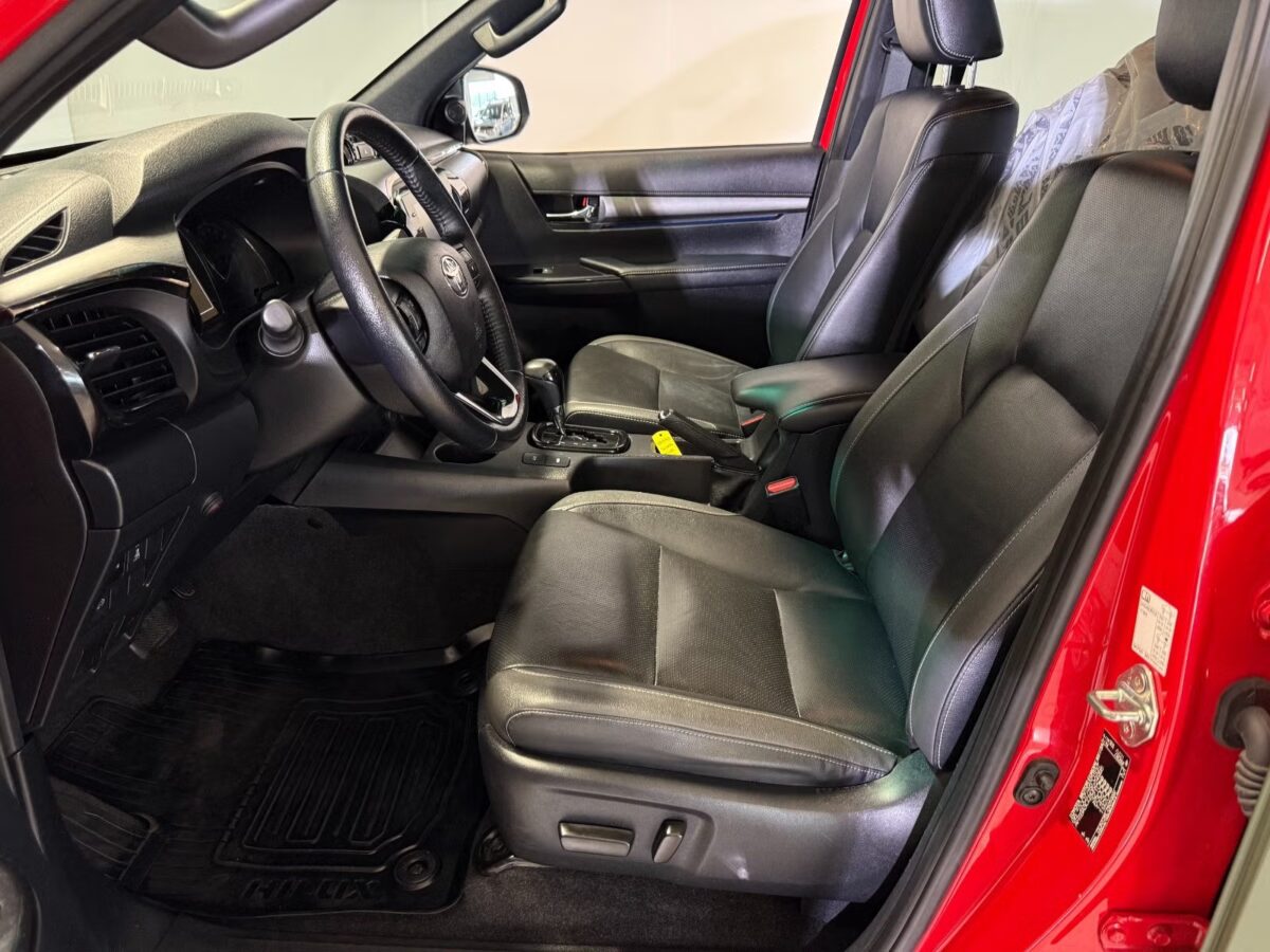 Toyota Hilux 2.8 204 ch D-CAB – Image 13