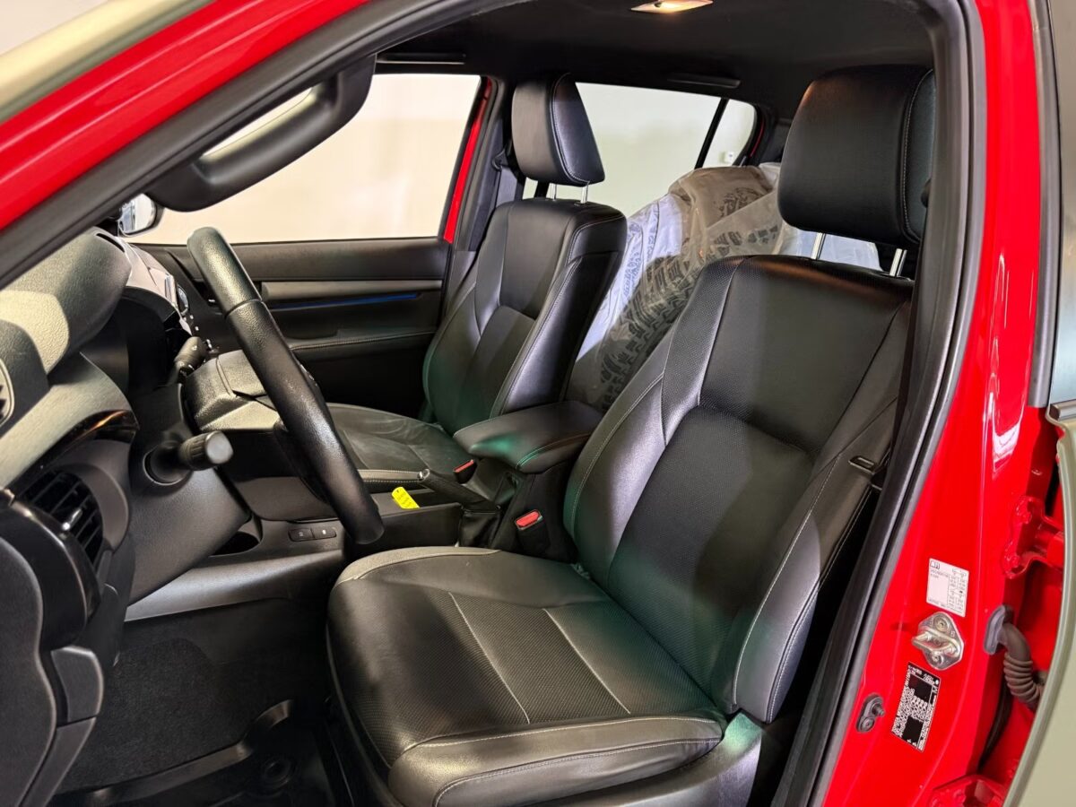 Toyota Hilux 2.8 204 ch D-CAB – Image 14