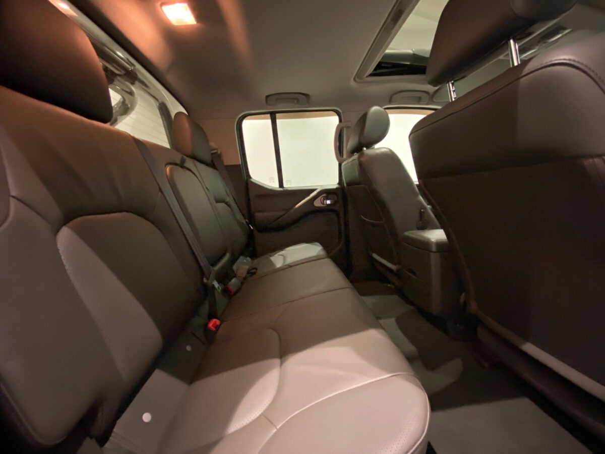 Nissan Navara 2.5DCI/ARCTICTRUCK35"/DOUBLE CABINE/CUIR/TOIT OUVRANT++ (Copie) – Image 18