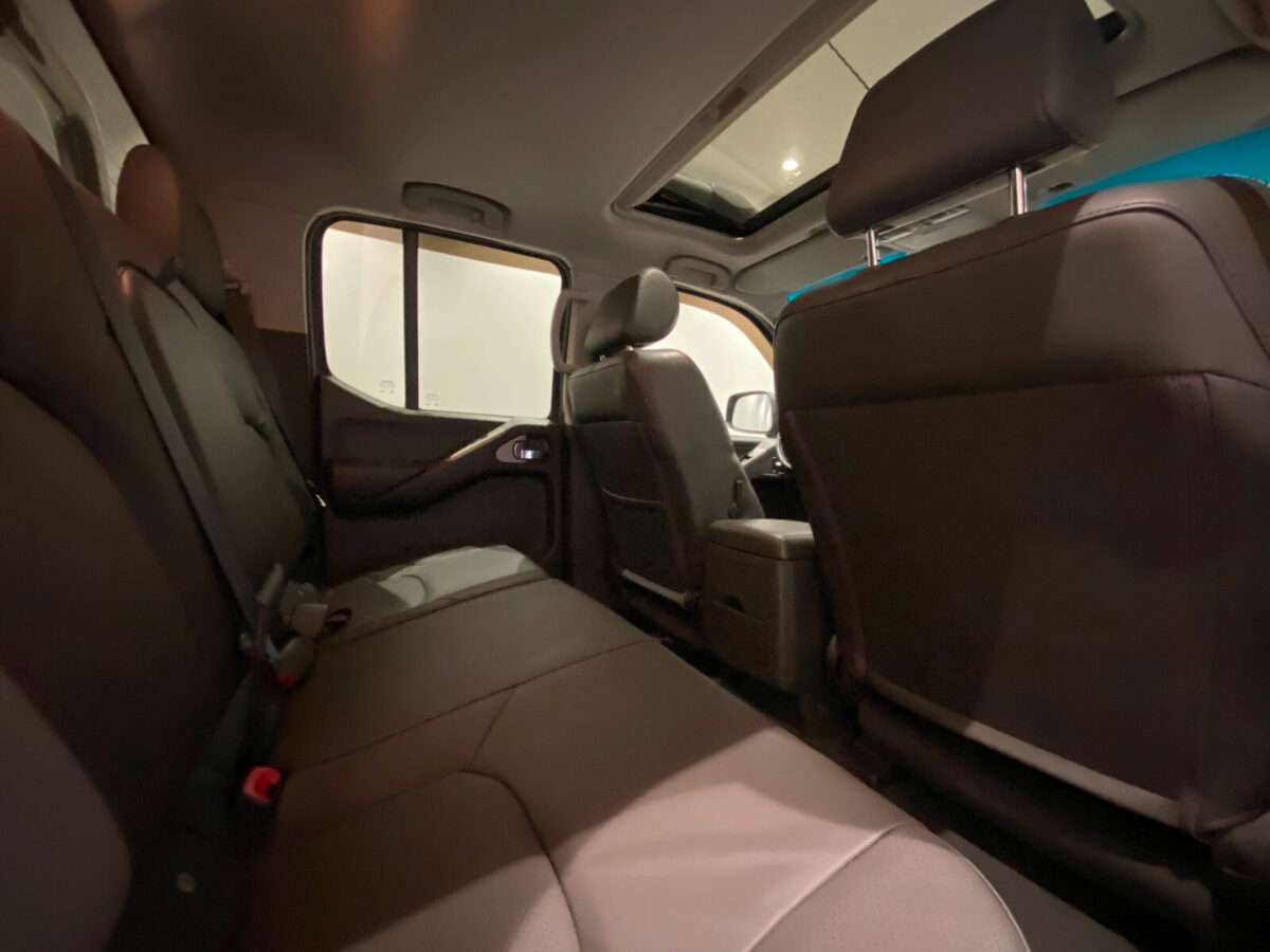 Nissan Navara 2.5DCI/ARCTICTRUCK35"/DOUBLE CABINE/CUIR/TOIT OUVRANT++ (Copie) – Image 17