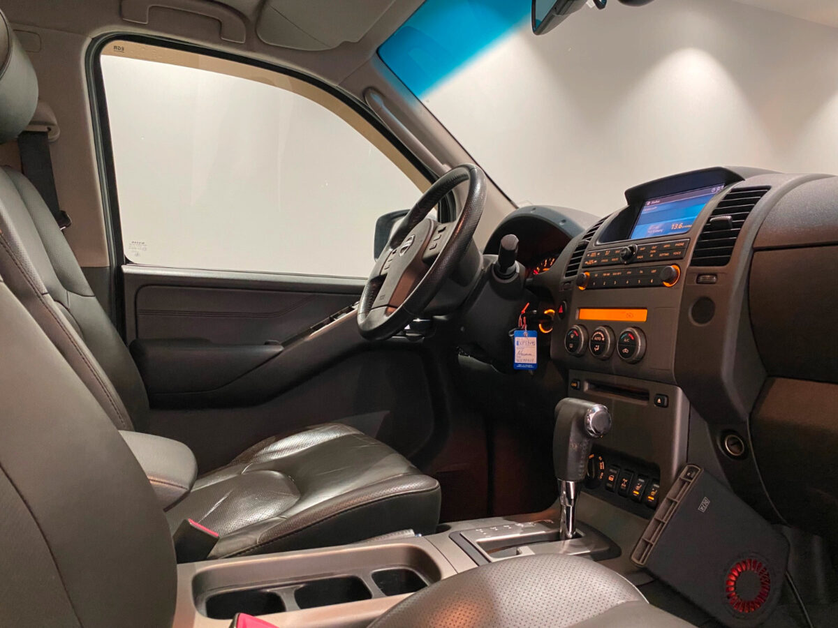 Nissan Navara 2.5DCI/ARCTICTRUCK35"/DOUBLE CABINE/CUIR/TOIT OUVRANT++ (Copie) – Image 19