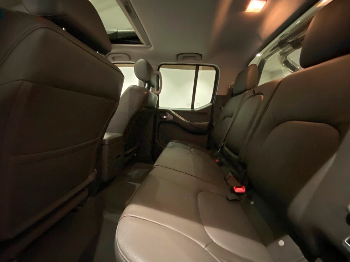 Nissan Navara 2.5DCI/ARCTICTRUCK35"/DOUBLE CABINE/CUIR/TOIT OUVRANT++ (Copie) – Image 13