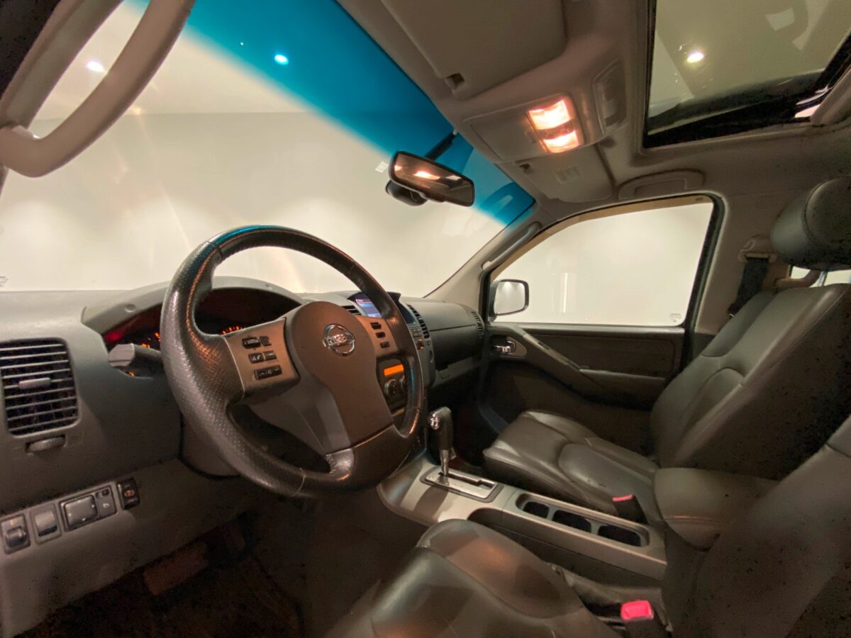 Nissan Navara 2.5DCI/ARCTICTRUCK35"/DOUBLE CABINE/CUIR/TOIT OUVRANT++ (Copie) – Image 16