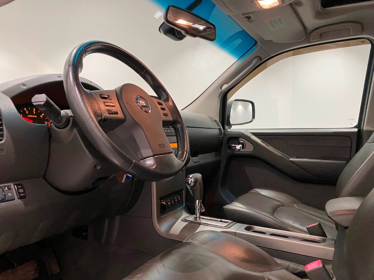 Nissan Navara 2.5DCI/ARCTICTRUCK35"/DOUBLE CABINE/CUIR/TOIT OUVRANT++ (Copie) – Image 11