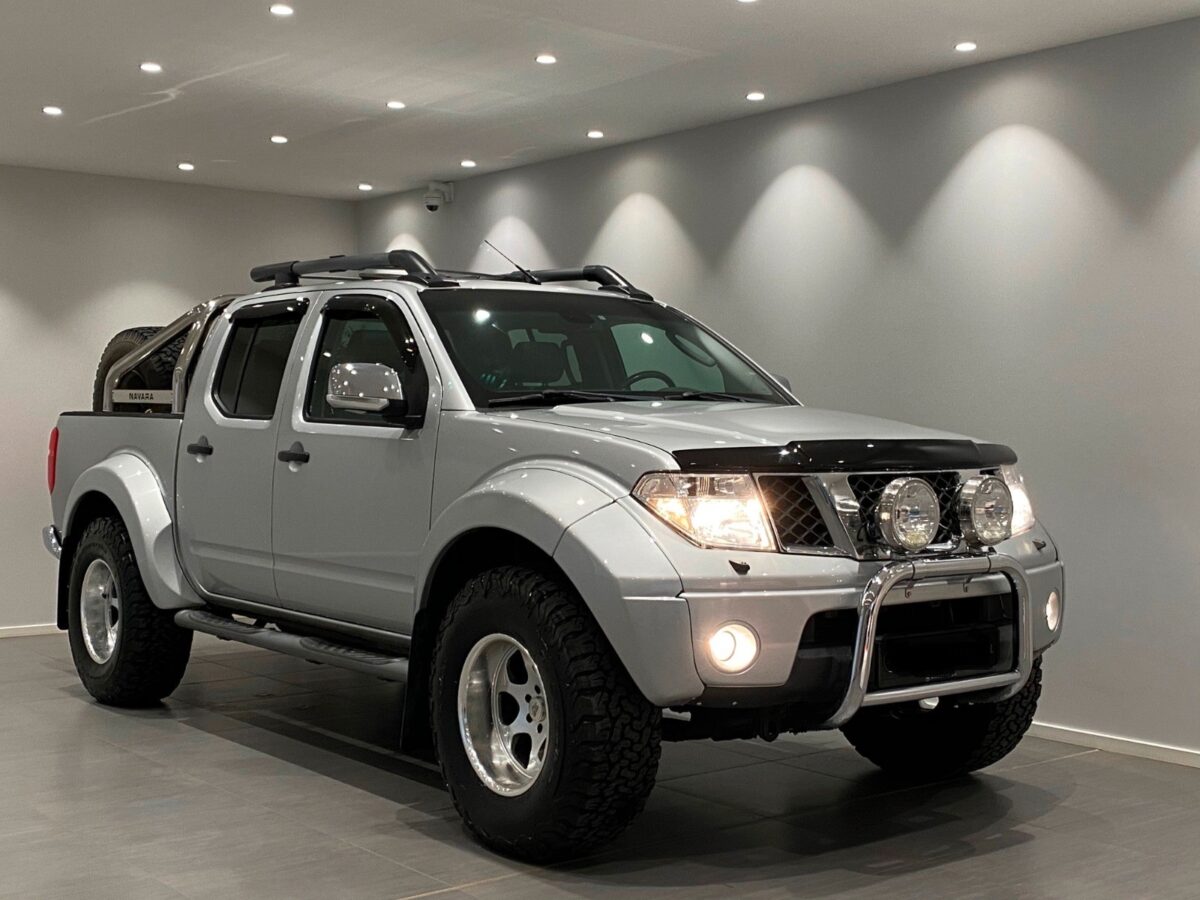 Nissan Navara 2.5DCI/ARCTICTRUCK35"/DOUBLE CABINE/CUIR/TOIT OUVRANT++ (Copie) – Image 3