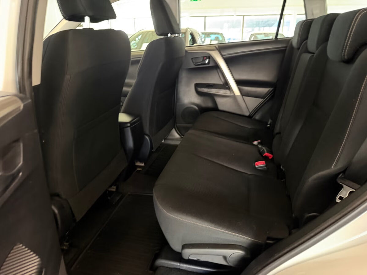 Toyota RAV 4 RAV4 124 D-4D 2WD – Image 8